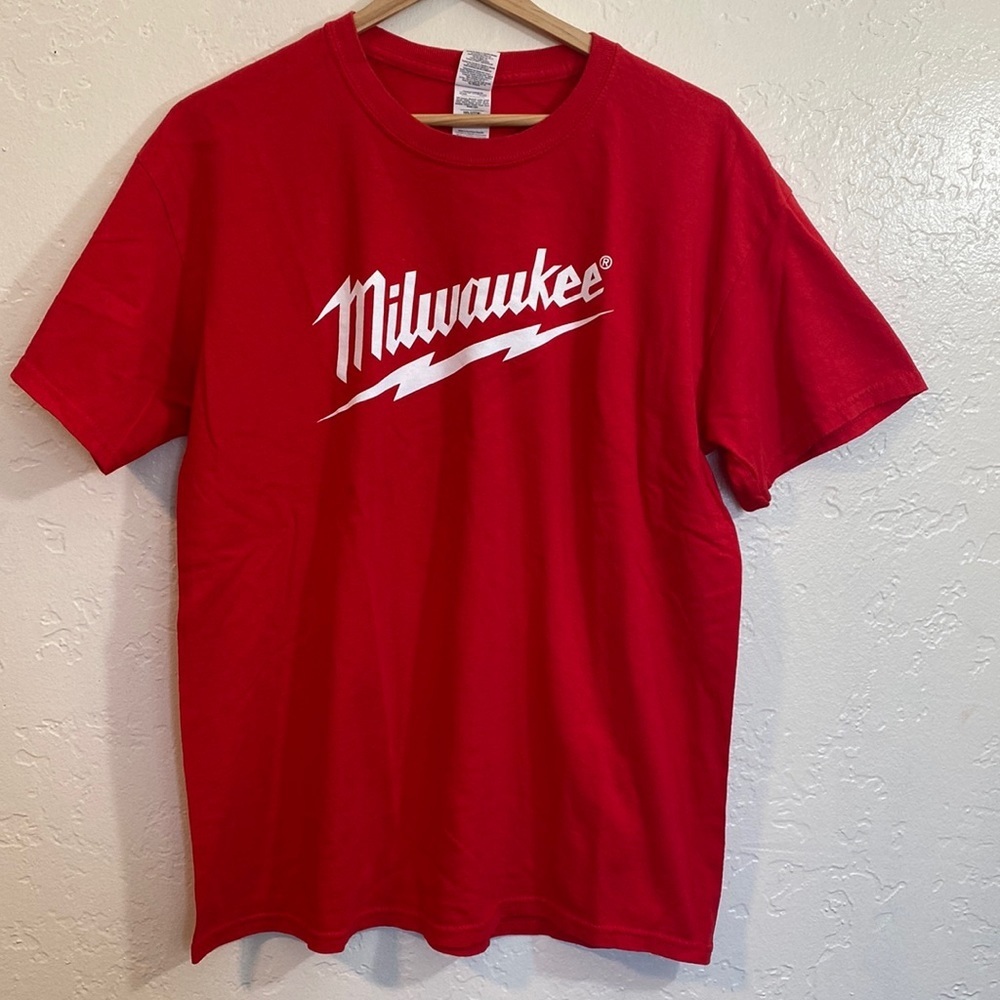 Milwaukee Red T-Shirt Size: L